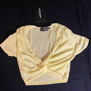 💛 NWT Pretty Little Thing yellow crop top